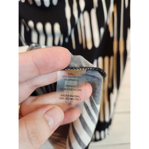 Calvin Klein Women's Black & White Abstract Print Sleeveless Cowl Neck Top Sz XL - Picture 4 of 6